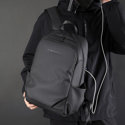 Mochila Ejecutiva Antirrobo 15” con Puerto USB – Negro, Azul Marino y Gris